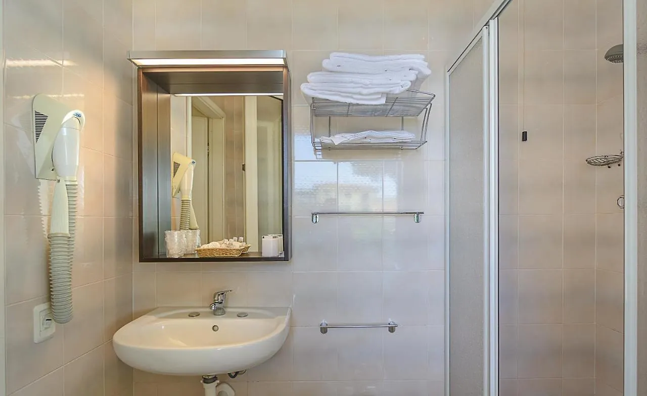 Hotel Apuana Marina di Pietrasanta 3*,
